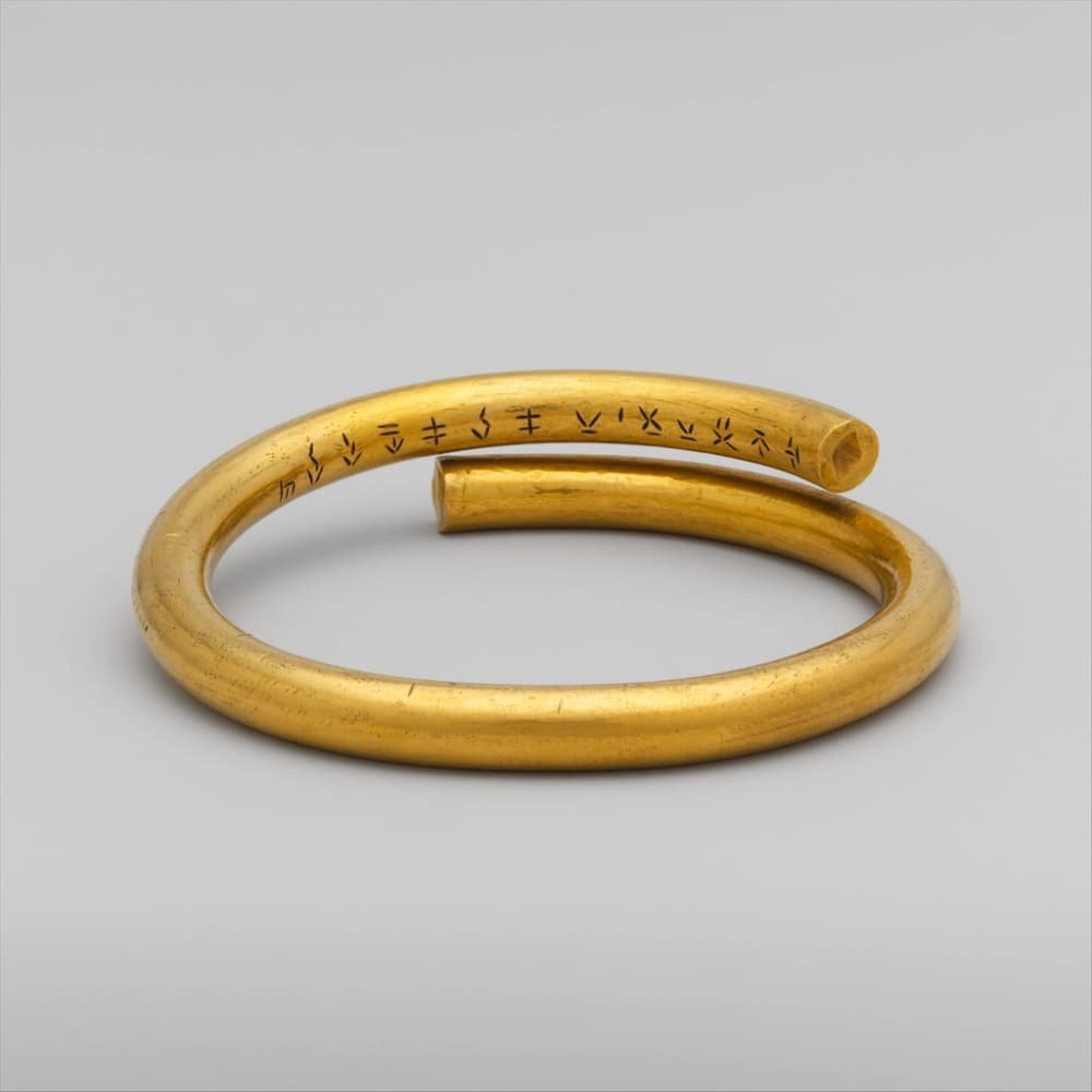 Gold being worked in the atelier